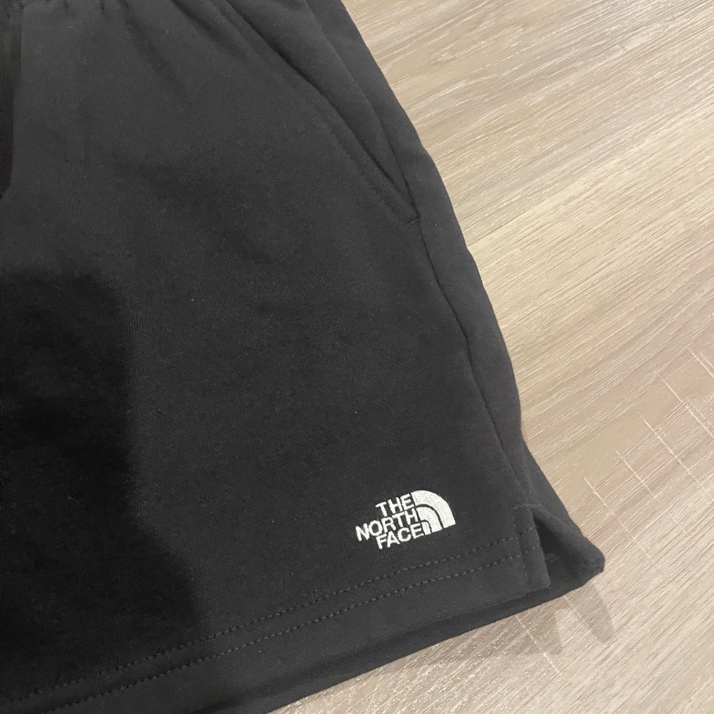 NWT The North Face Women's Athletic Black Shorts fleece size xl - Picture 2 of 6